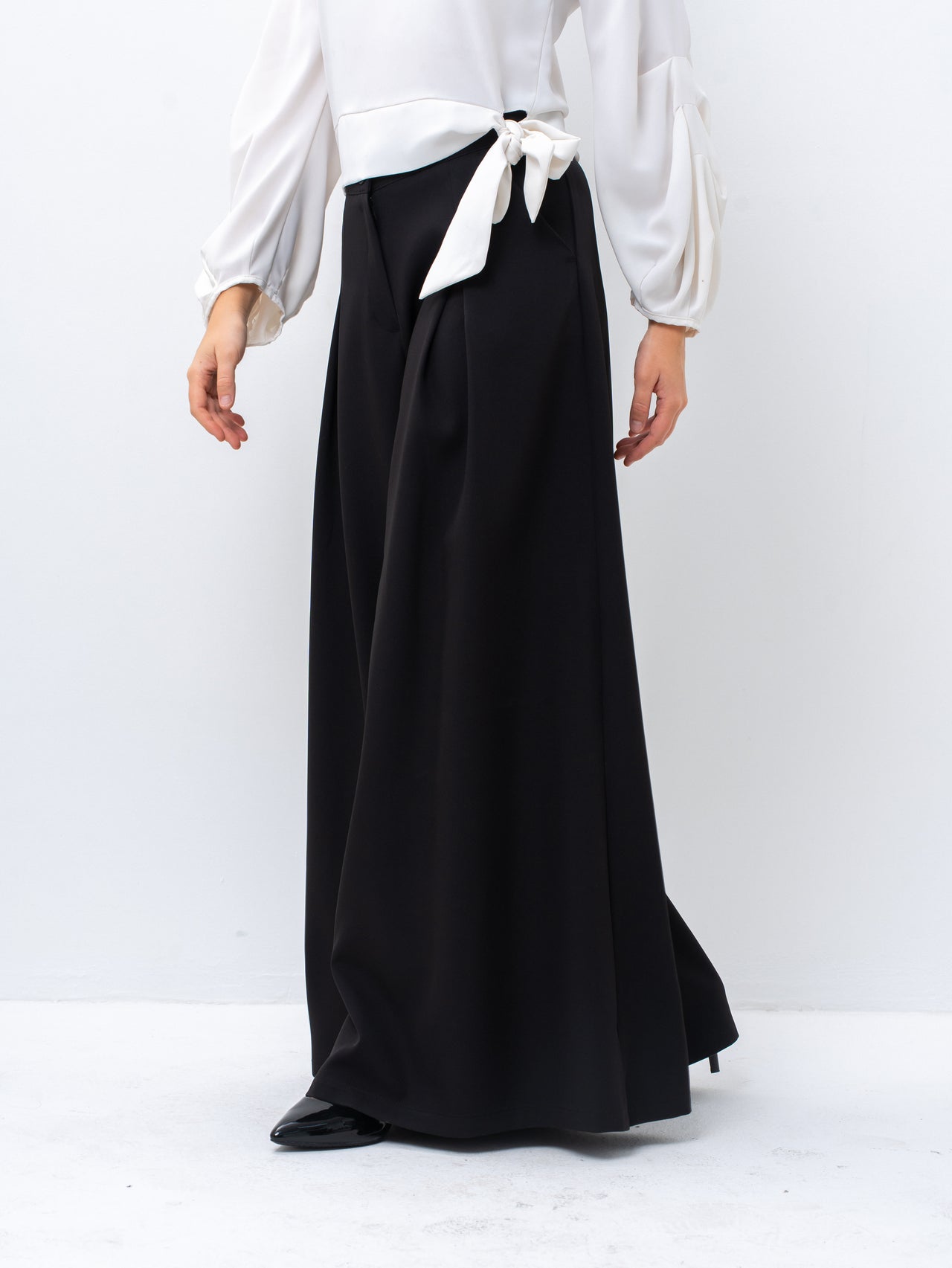 Sophisticated Palazzo Black Pants with Front Pleat Detail