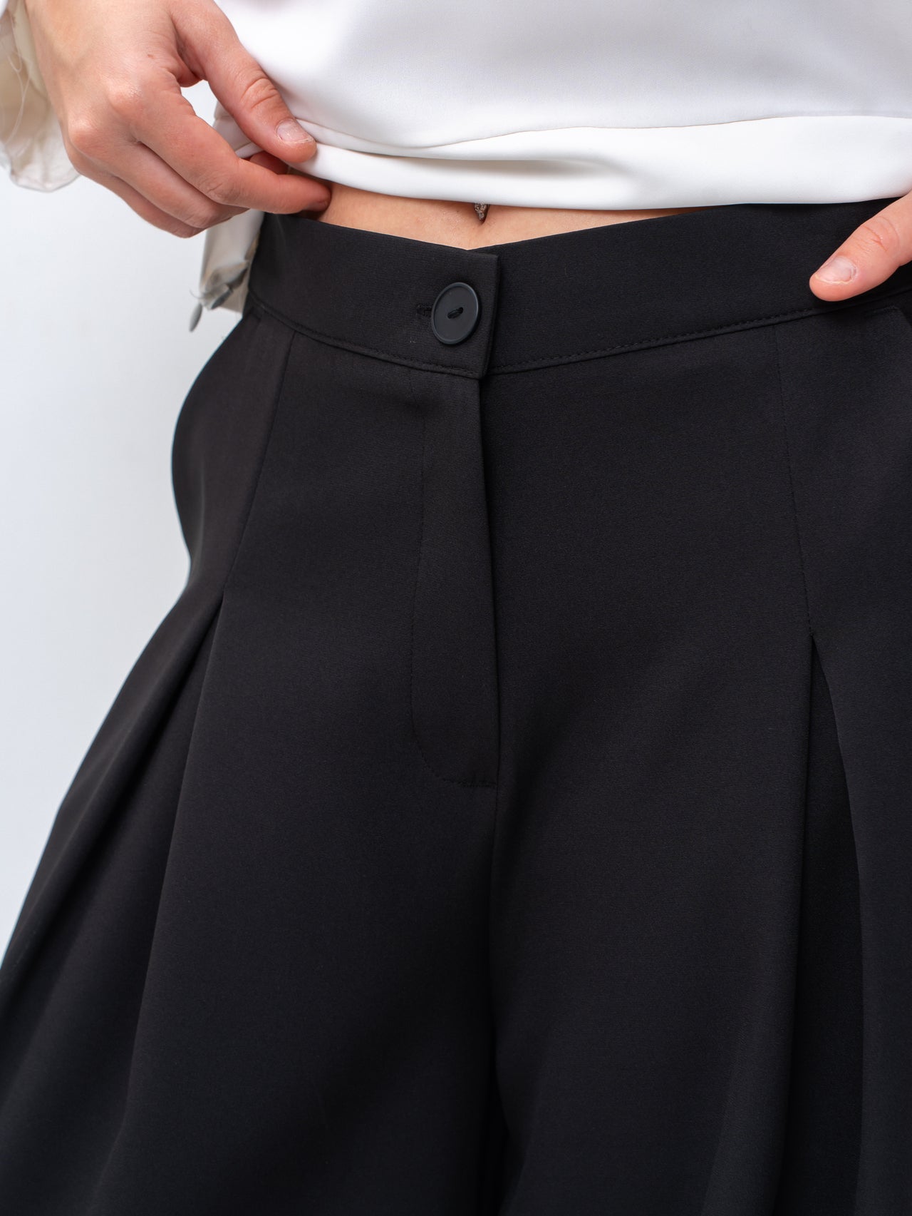 Sophisticated Palazzo Black Pants with Front Pleat Detail