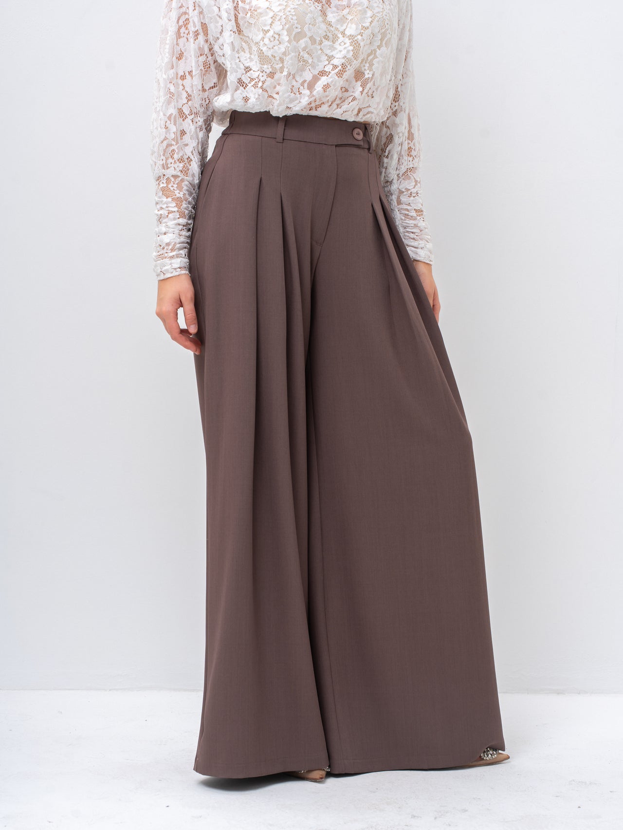 The Metropolitan Wide-Leg Statement Gray Pant