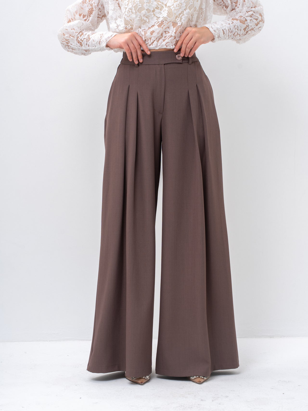 The Metropolitan Wide-Leg Statement Gray Pant