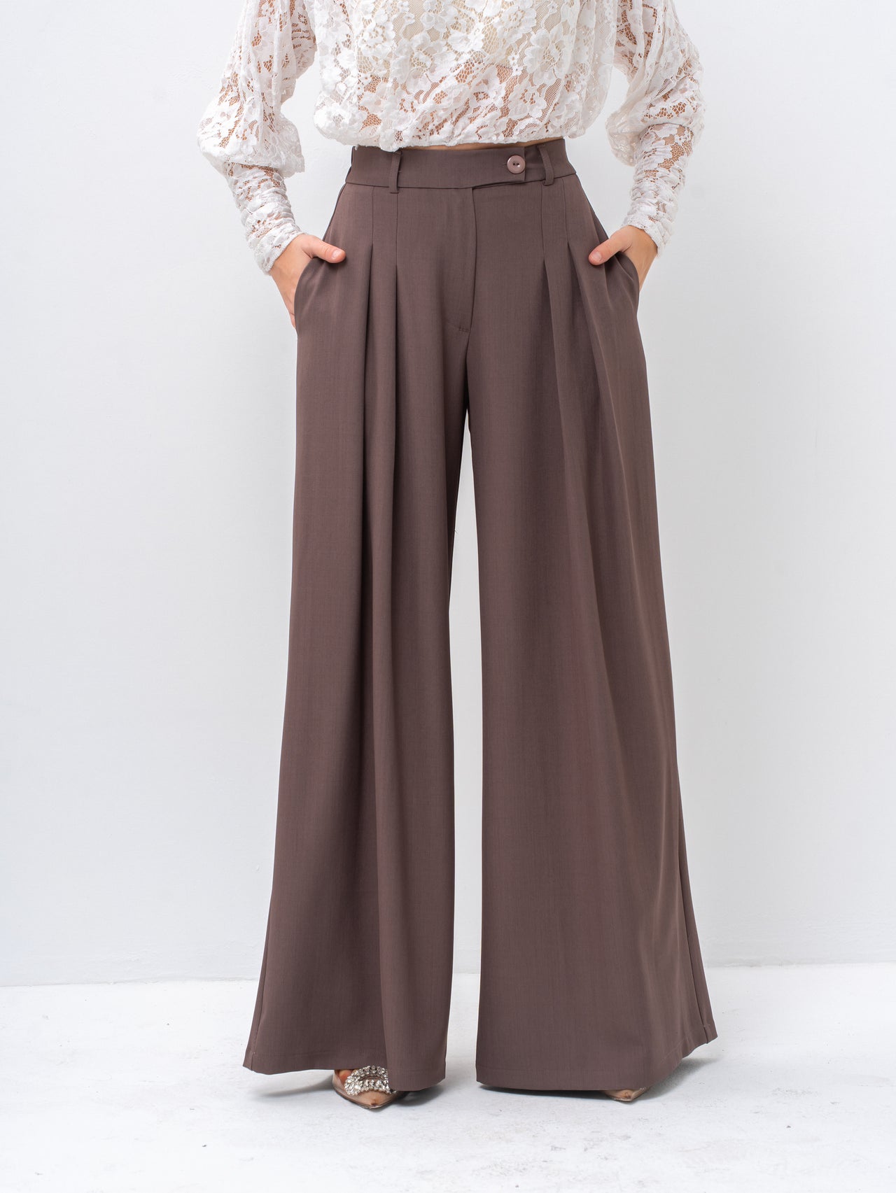The Metropolitan Wide-Leg Statement Gray Pant